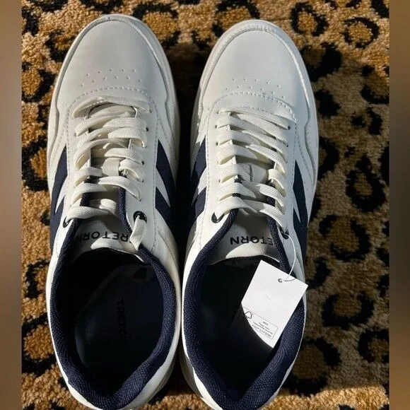 New men's Tretorn Dennis shoes. Size 10.‎  White and Navy. All man made material - Picture 3 of 9